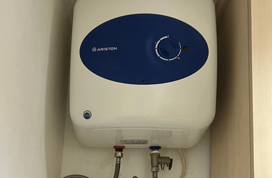 Service water heater aRISTON